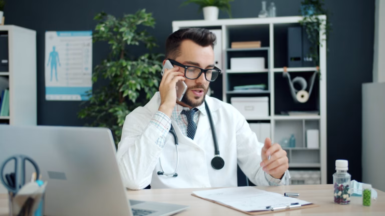 Doctor in his uniform, representing how does the Dutch health insurance work.