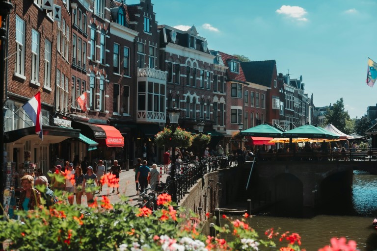 Canal and colourful buildings in the Netherlands, representing the amazing atmosphere of moving to the Netherlands.