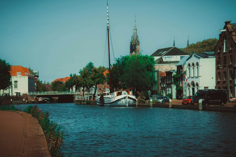 A boat and a little marina representing the best places to visit in the Netherlands.